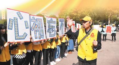 水原希子策划复古专题，打造这种风格的穿搭要注意什么？游戏画面